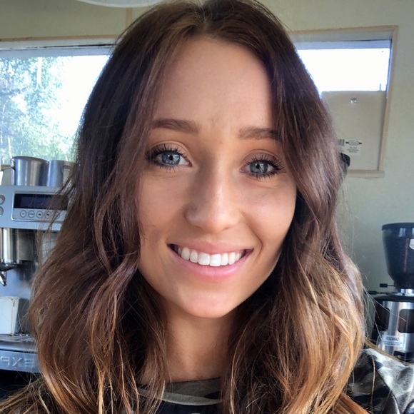 Meet your Posher, Chloe - Picture 6 of 6